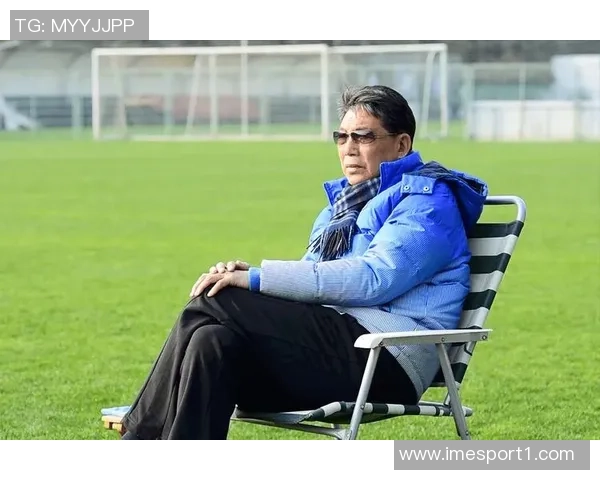 吕文君分享夺冠喜悦与恩师徐根宝合影重温崇明足球情怀