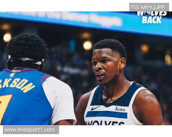 爱德华兹状态低迷半场14投仅中3三分球表现不佳仅得14分