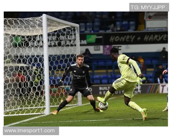 本赛季多库为俱乐部和国家队贡献十球六助攻展现出色状态 本赛季多库为俱乐部和国家队贡献十球六助攻展现出色状态