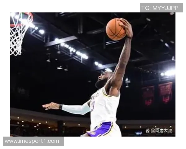 湖人对阵太阳的比赛戏剧性十足近期状态起伏不定表现令人关注